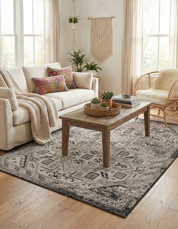 5' 3 x 8' Easy-Clean Aztec Indoor / Outdoor Rug