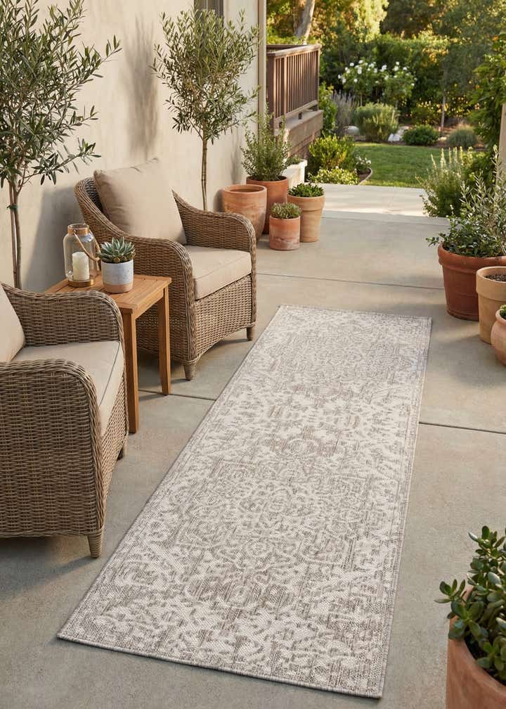 2' x 8' Easy-Clean Jill Zarin Dubai Indoor / Outdoor Runner Rug
