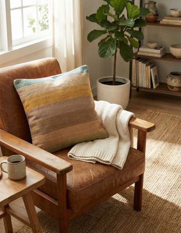 1' 5 x 1' 6 Hand Woven Pillow Wool Round Rug