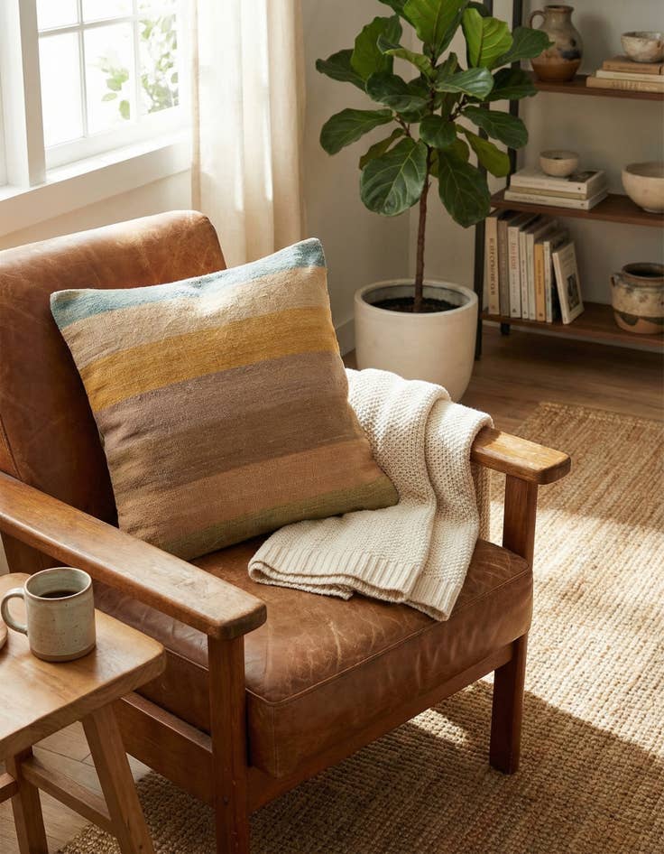 Detail image of 1' 5 x 1' 6 Hand Woven Pillow Wool Round Rug