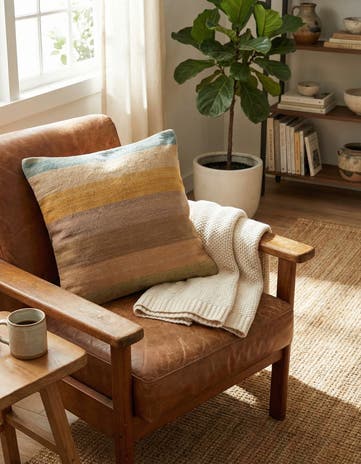 1' 5 x 1' 6 Hand Woven Pillow Wool Round Rug