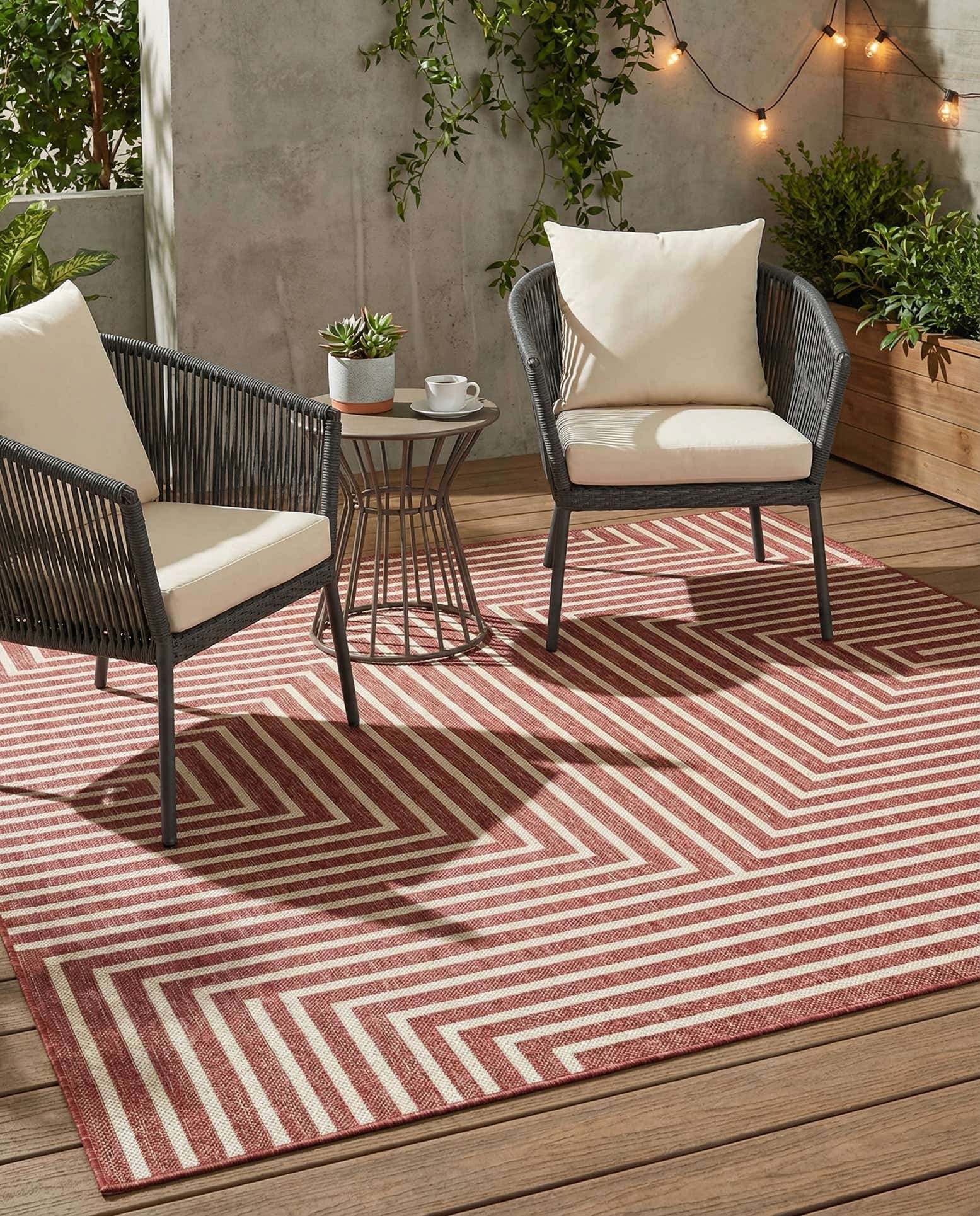 5' 3 x 8' Easy-Clean Modern Indoor / Outdoor Rug