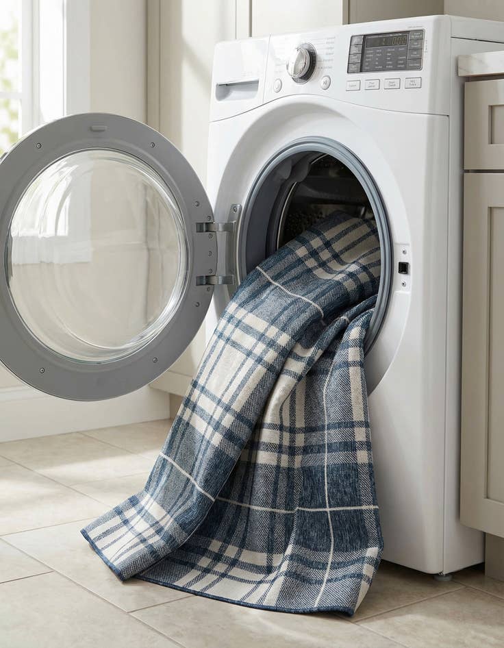 Detail image of  7' 10 x 7' 10  Washable Checkered Indoor / Outdoor Square Rug