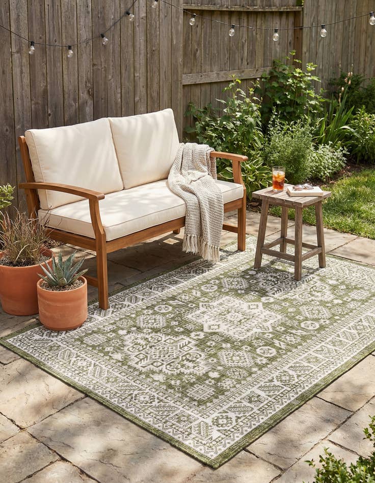 Detail image of 4' x 6'  Washable Aztec Indoor / Outdoor Rug