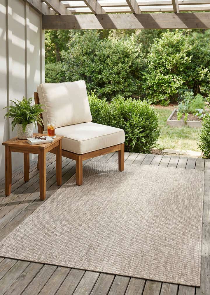 4' x 6' Easy-Clean Solid Indoor / Outdoor Rug