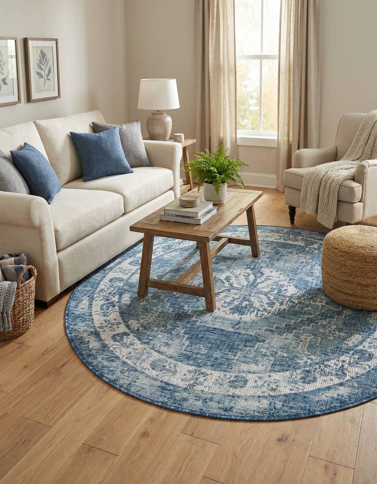 Detail image of 5' 3 x 5' 3 Easy-Clean Traditional Indoor / Outdoor Round Rug