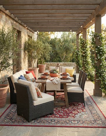 Red Easy-Clean Traditional Indoor / Outdoor Square Rug