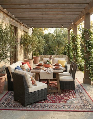 Red Easy-Clean Traditional Indoor / Outdoor Square Rug