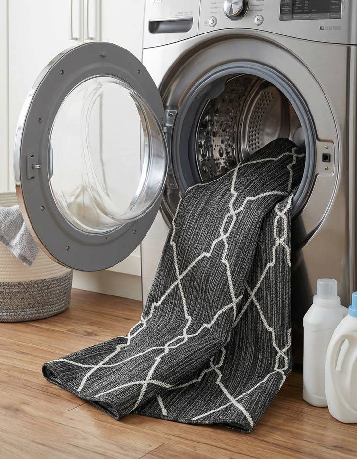 Detail image of 4' x 6'  Washable Trellis Indoor / Outdoor Rug