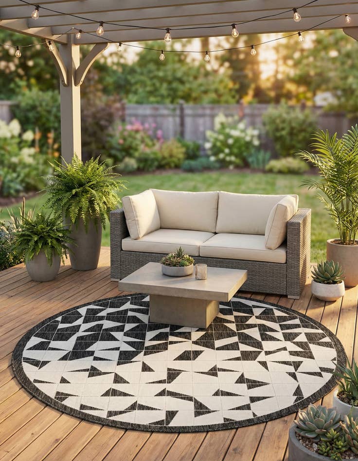 Detail image of 6' x 6'  Washable Modern Indoor / Outdoor Round Rug