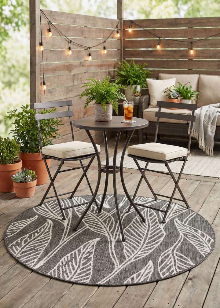 4' x 4' Easy-Clean Botanical Indoor / Outdoor Round Rug