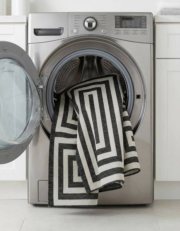 Detail image of 7' 10 x 7' 10  Washable Modern Indoor / Outdoor Square Rug