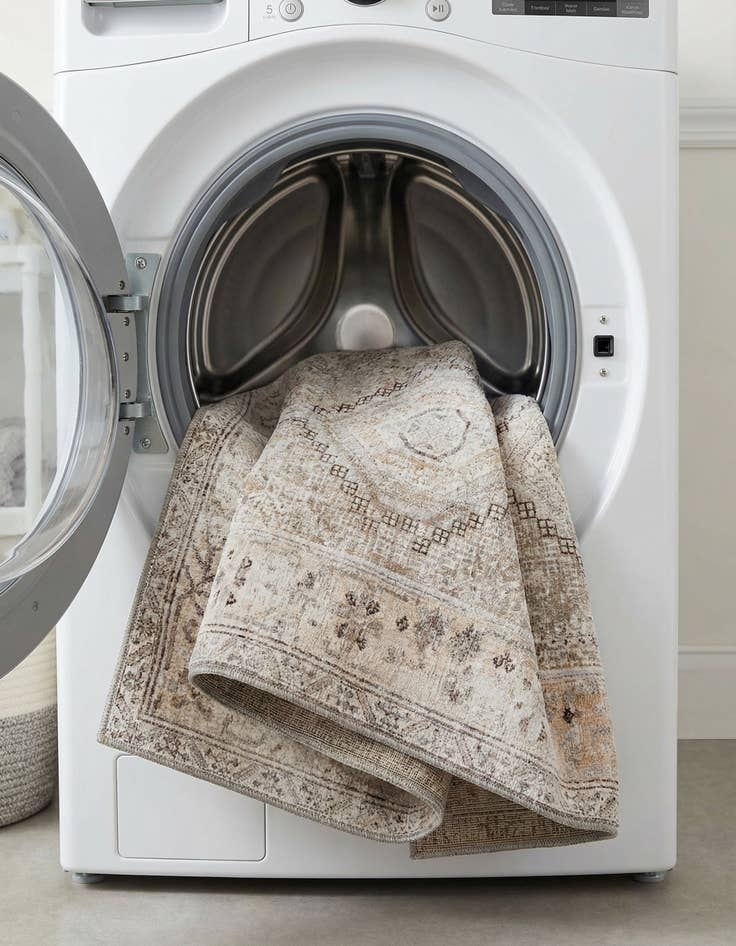 Detail image of  6' x 9' Yara Rug