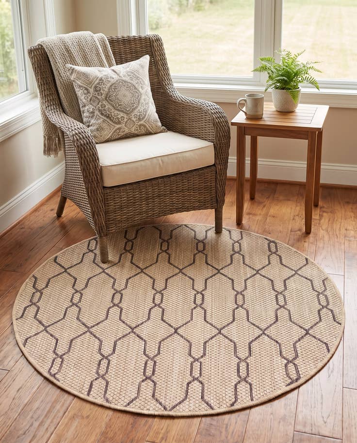 Detail image of 4' x 4' Easy-Clean Trellis Indoor / Outdoor Round Rug