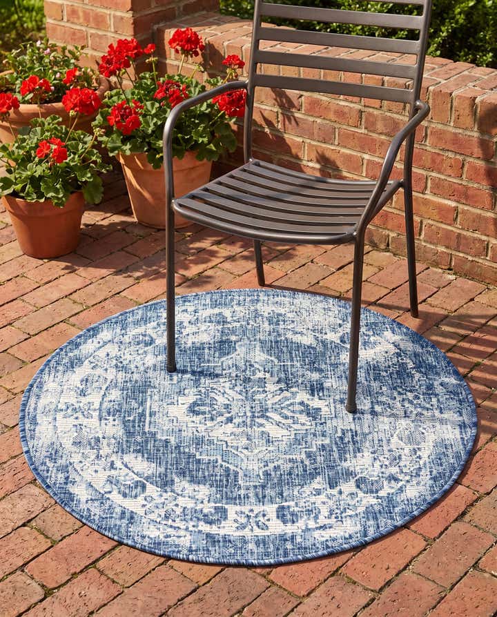 3' x 3' Easy-Clean Traditional Indoor / Outdoor Round Rug