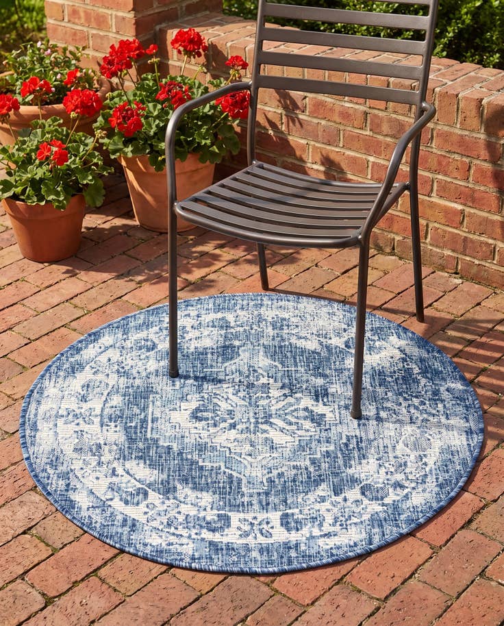 Detail image of 3' x 3' Easy-Clean Traditional Indoor / Outdoor Round Rug