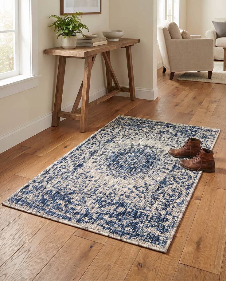 Detail image of 2' x 3' Easy-Clean Traditional Indoor / Outdoor Rug