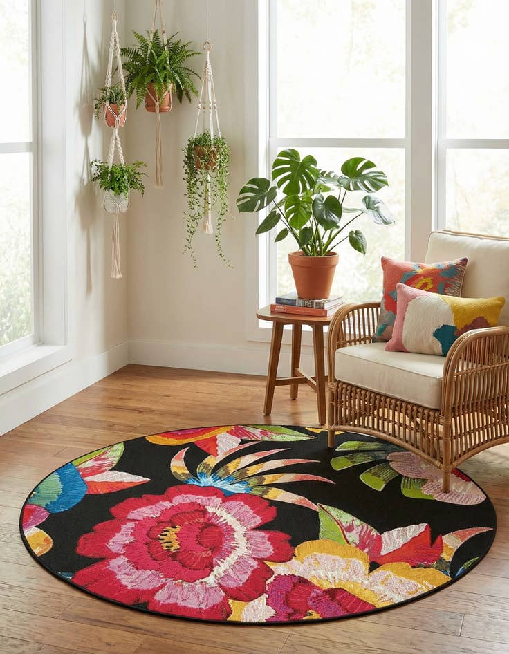 Detail image of 5' x 5'  Washable Botanical Indoor / Outdoor Round Rug