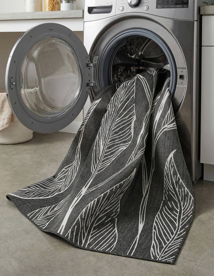 Detail image of  7' x 10'  Washable Botanical Indoor / Outdoor Rug