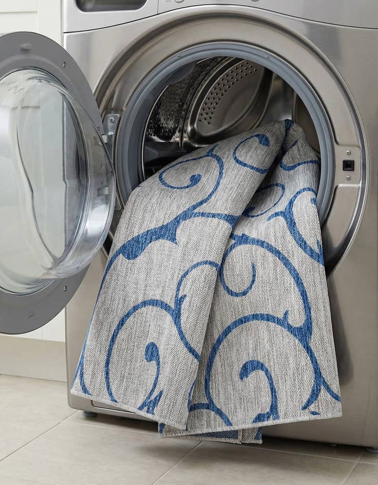 Detail image of 7' x 10'  Washable Botanical Indoor / Outdoor Rug