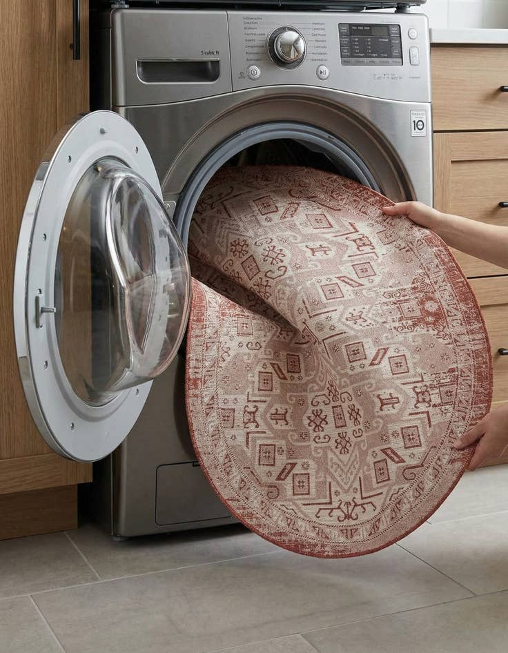 Detail image of 7' 10 x 10'  Washable Aztec Indoor / Outdoor Oval Rug