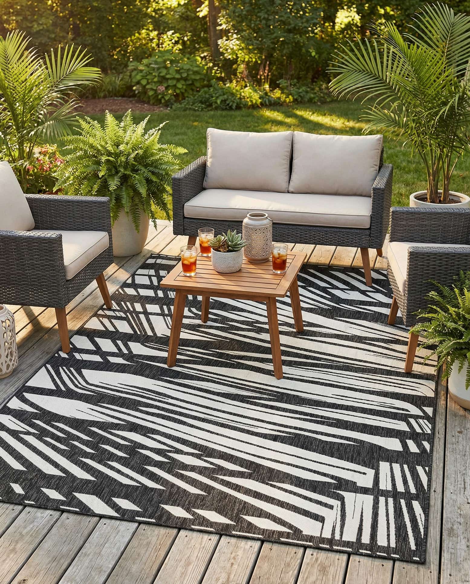 7' 10 x 10' Easy-Clean Modern Indoor / Outdoor Rug