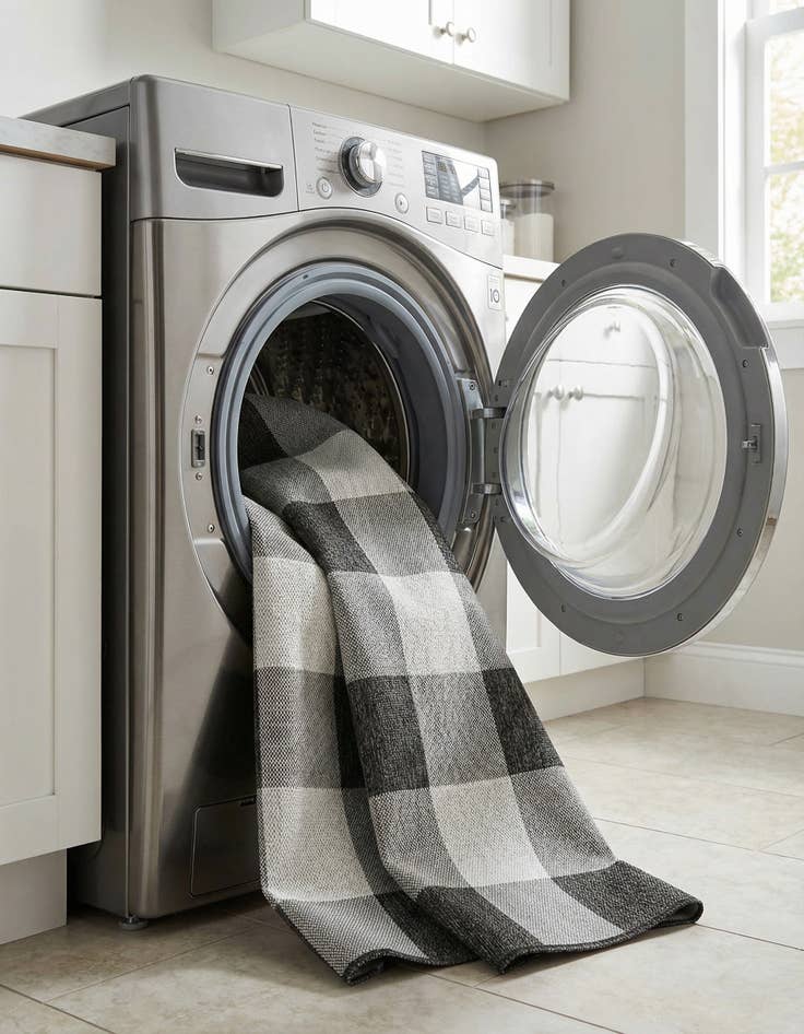 Detail image of 5' 3 x 7'  Washable Checkered Indoor / Outdoor Rug