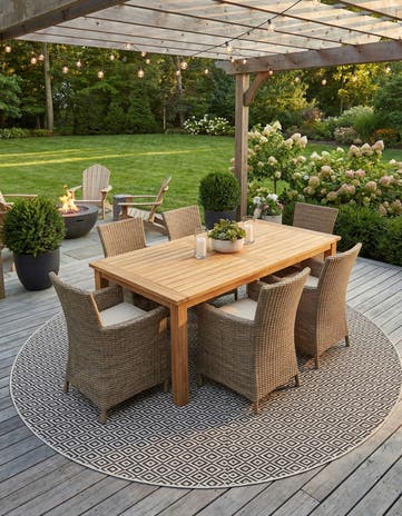 Charcoal Gray Easy-Clean Jill Zarin Indoor / Outdoor Round Rug