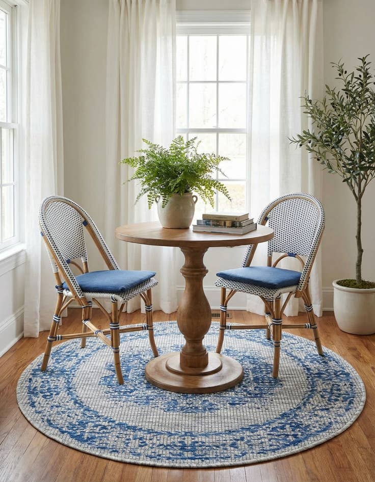 Detail image of 4' x 4'  Washable Traditional Indoor / Outdoor Round Rug