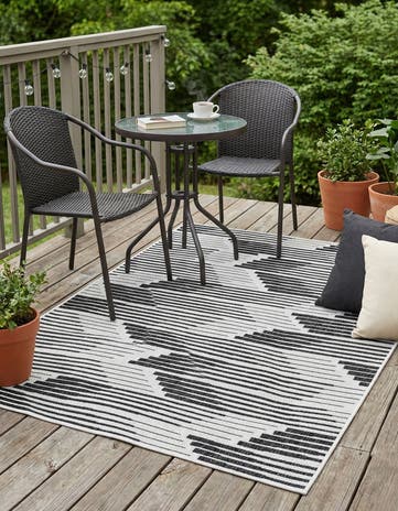 4' x 6' Easy-Clean Modern Indoor / Outdoor Rug