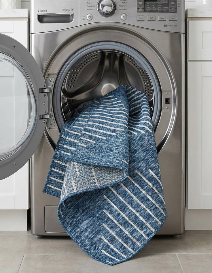 Detail image of 5' 3 x 8'  Washable Modern Indoor / Outdoor Rug