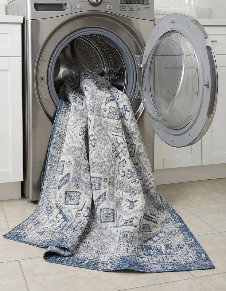 Detail image of 7' 10 x 7' 10  Washable Aztec Indoor / Outdoor Square Rug