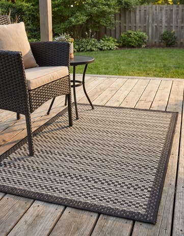 3' 3 x 5' Easy-Clean Border Indoor / Outdoor Rug