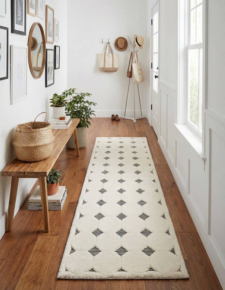 Detail image of 2' 7 x 10' Prismatic Runner Rug