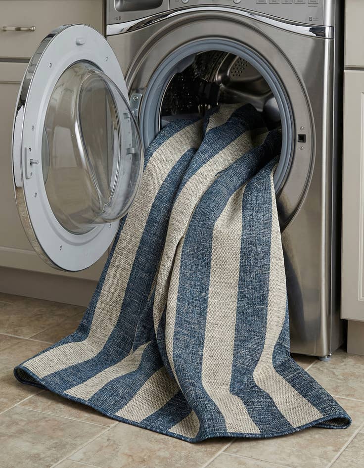 Detail image of 6' x 9'  Washable Striped Indoor / Outdoor Rug