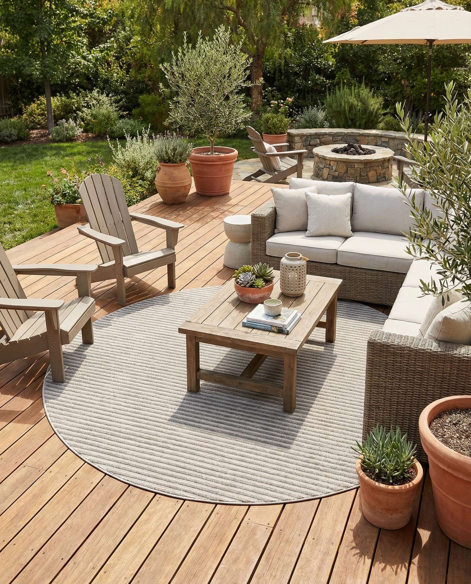 7' 10 x 7' 10 Easy-Clean Sabrina Soto Indoor / Outdoor Round Rug