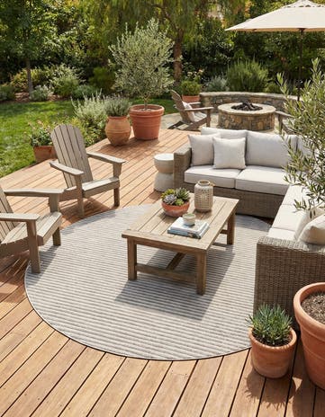 7' 10 x 7' 10 Easy-Clean Sabrina Soto Indoor / Outdoor Round Rug
