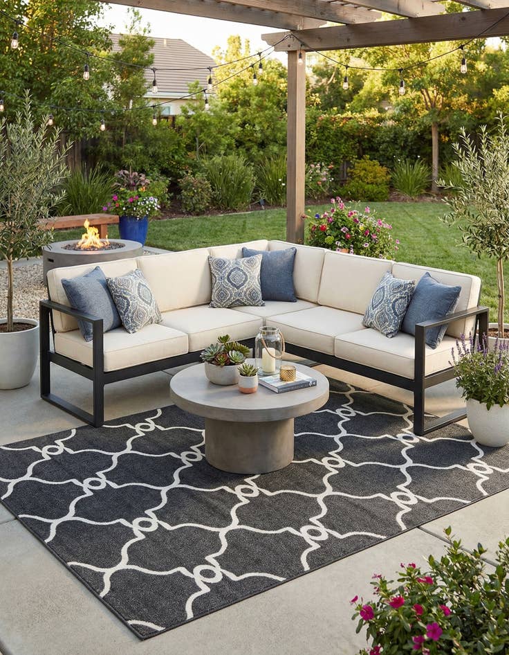 Detail image of  6' x 9'  Washable Lattice Indoor / Outdoor Rug