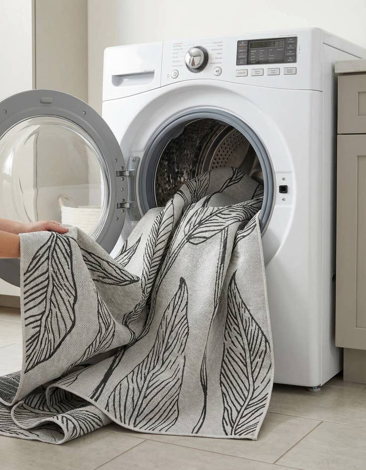 Detail image of  6' x 9'  Washable Botanical Indoor / Outdoor Rug