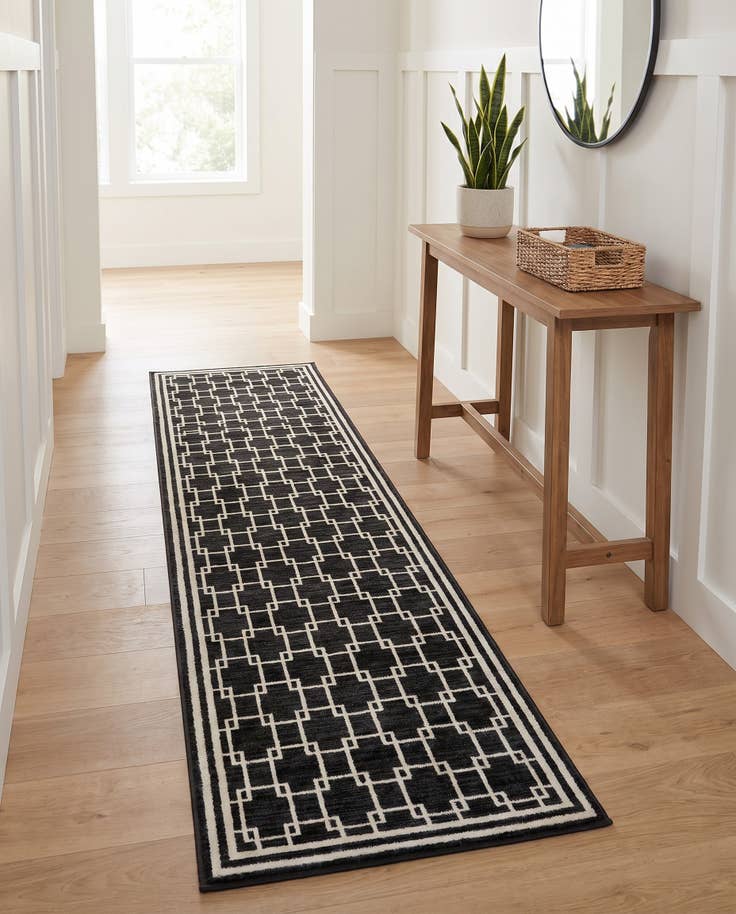Detail image of Jill Zarin 2' x 8' Metropolitan Uptown Runner Rug