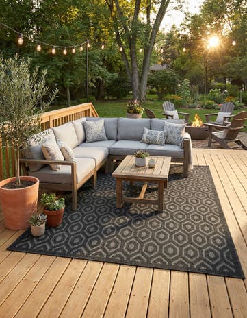 Charcoal Easy-Clean Trellis Textured Indoor / Outdoor Rug