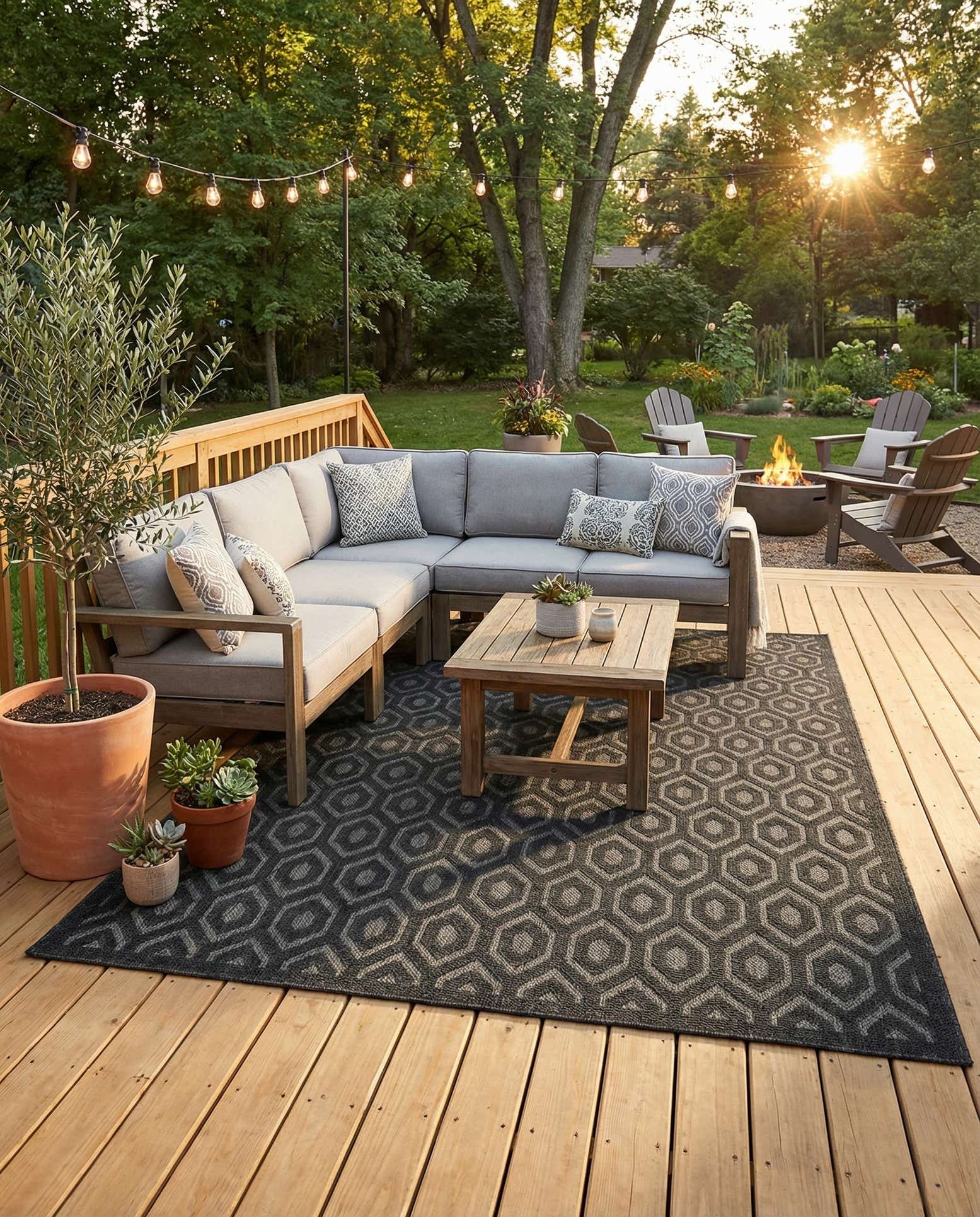 9' x 12' Easy-Clean Trellis Textured Indoor / Outdoor Rug
