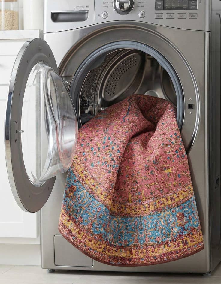 Detail image of  6' 1 x 6' 1  Washable Traditional Indoor / Outdoor Round Rug