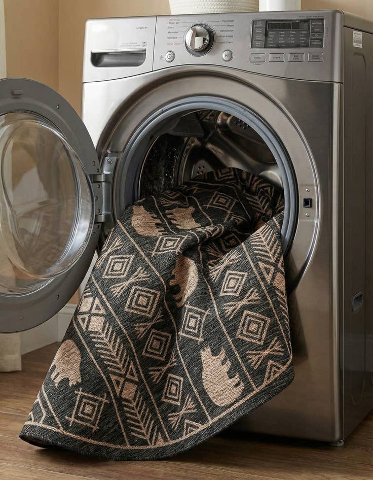 Detail image of 7' 10 x 7' 10  Washable Southwestern Indoor / Outdoor Round Rug