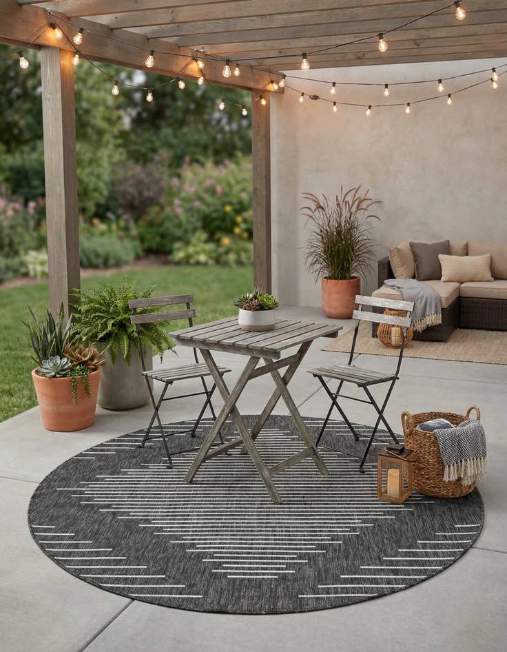 Detail image of 4' x 4'  Washable Modern Indoor / Outdoor Round Rug