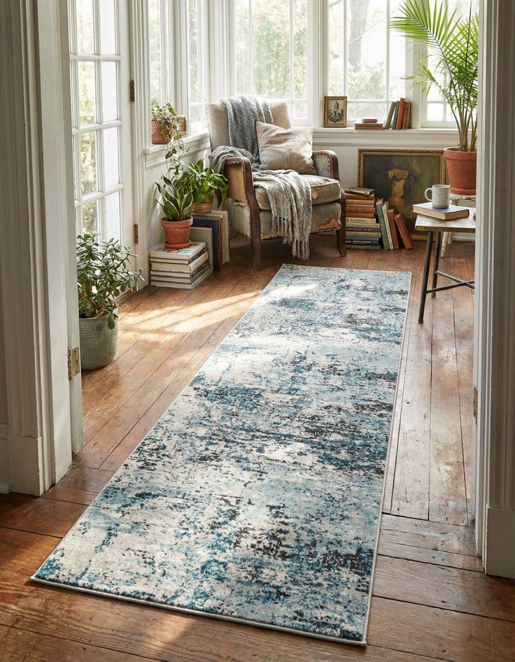 Detail image of 2' 7 x 10' Leipzig Runner Rug