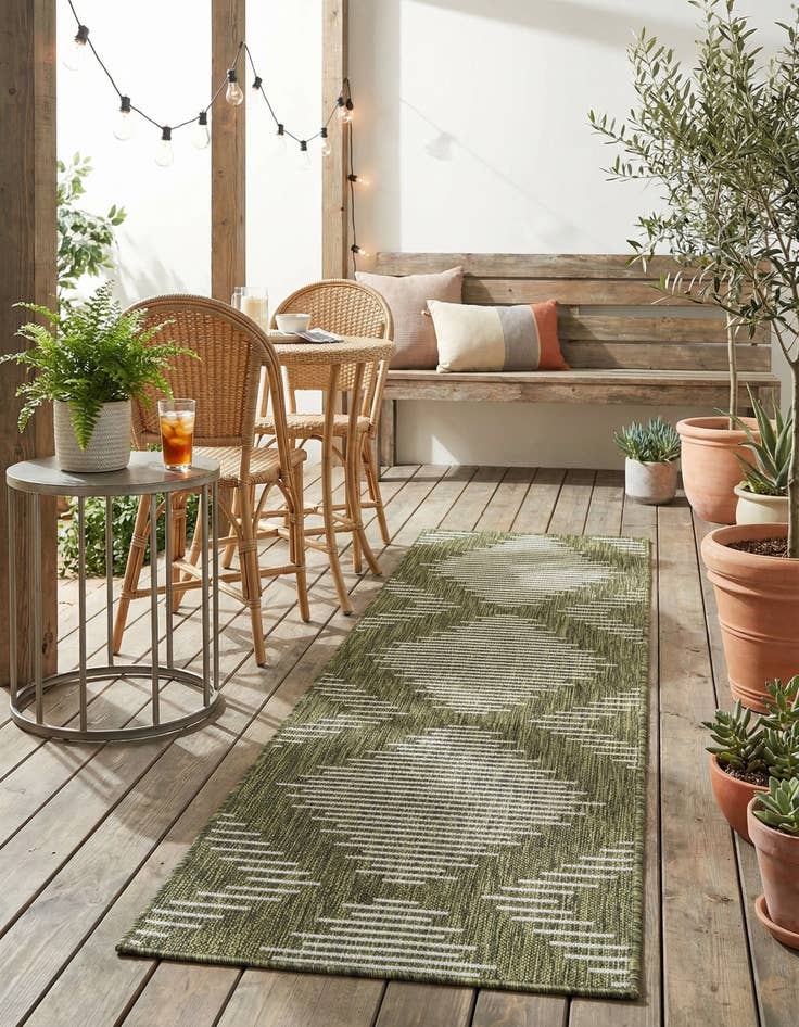 Detail image of 2' x 6'  Washable Modern Indoor / Outdoor Runner Rug