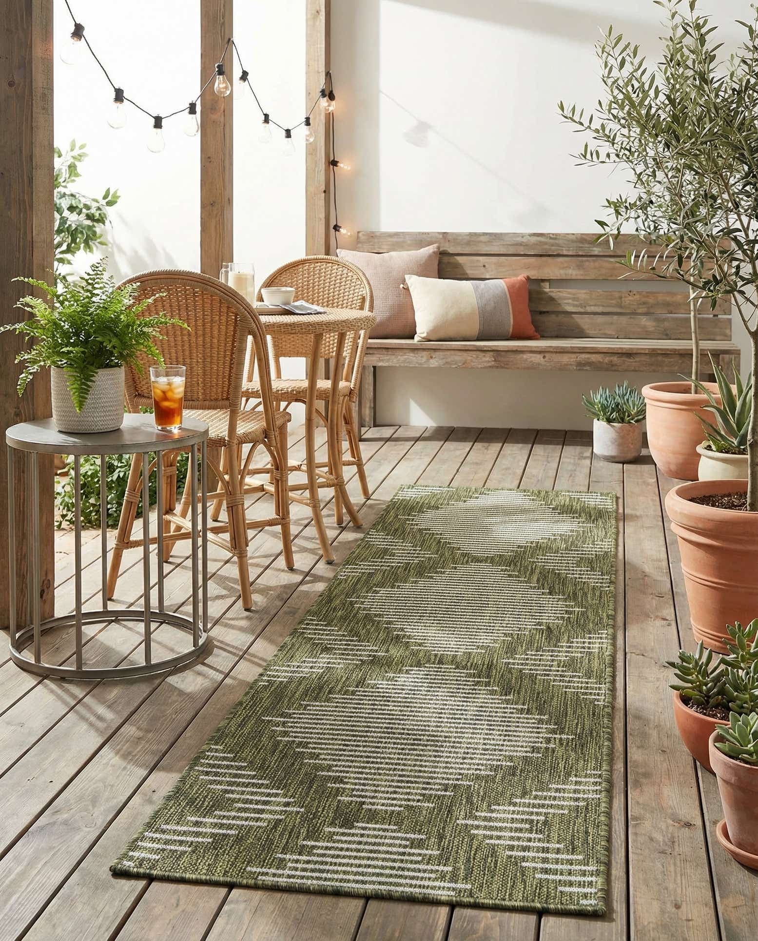 2' x 6' Easy-Clean Modern Indoor / Outdoor Runner Rug