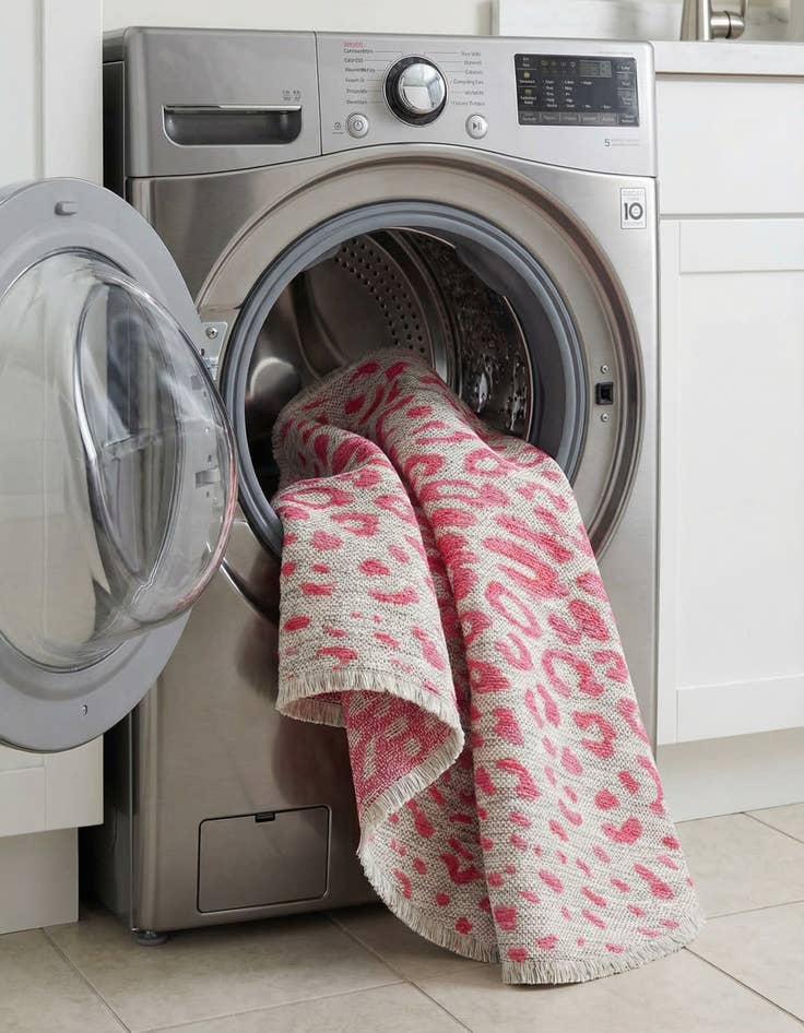 Detail image of 3' x 3'  Washable Safari Indoor / Outdoor Round Rug