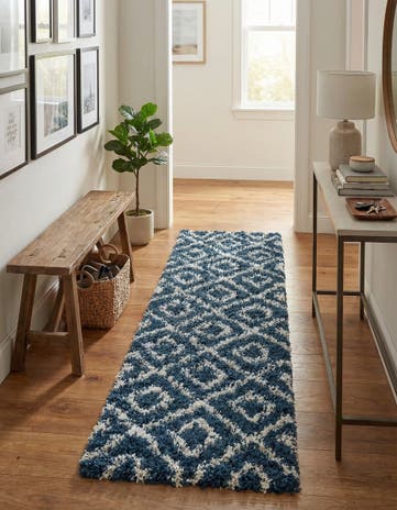 2' x 7' Lattice Shag Runner Rug
